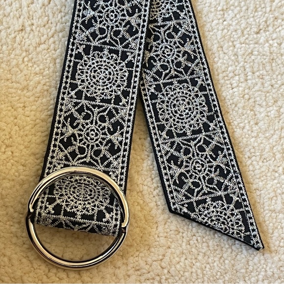 Talbots Embroidered Fabric Belt Black & Silver Buckle Size Small 38” - Picture 4 of 9